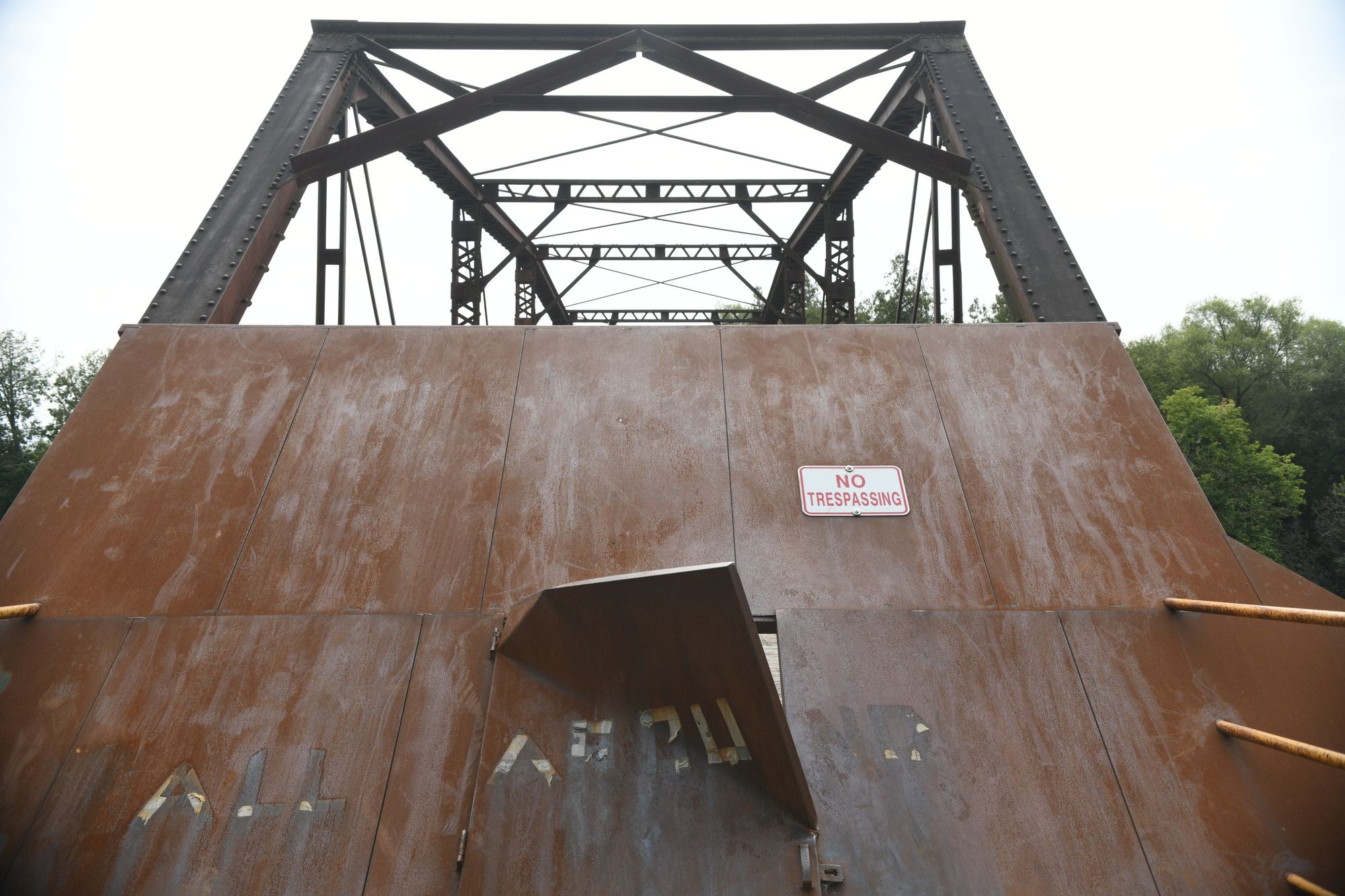                      Middlebrook bridge gets another reprieve                             
                     