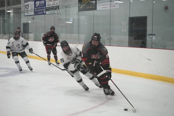 Two more wins extend Applejacks’ streak to five, putting them atop the division