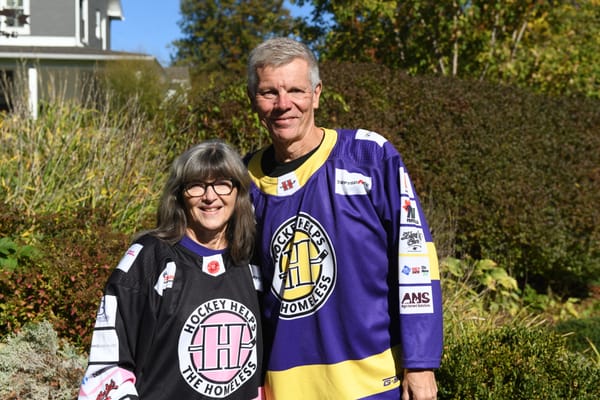 Mixing with former NHLers a big draw as Hockey Helps the Homeless
