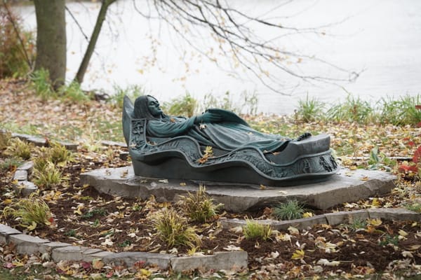 Artist pleased with sculpture’s setting