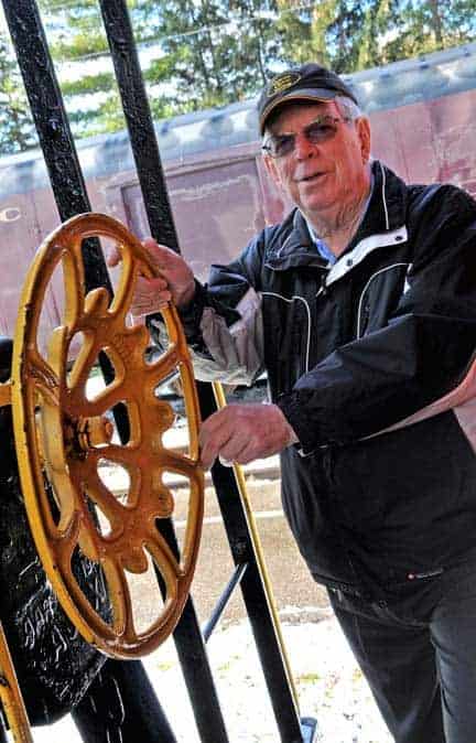 Region to help tourist railway forced out by LRT