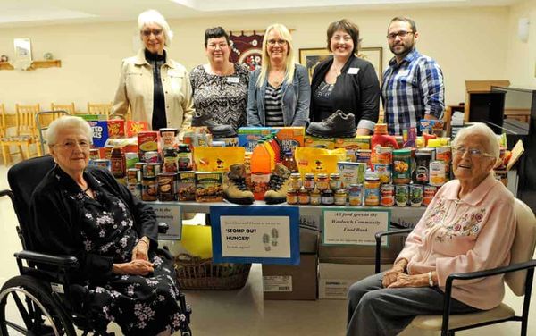 Seniors lend their support to Thanksgiving food drive