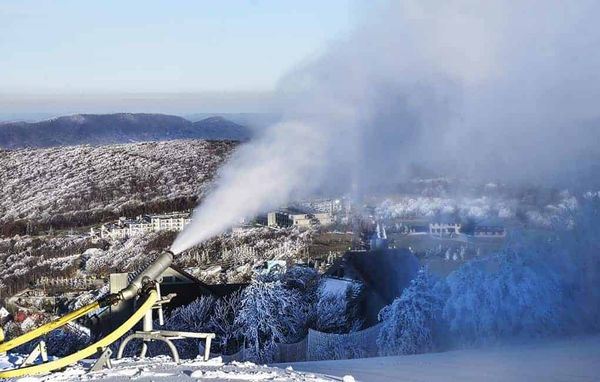 Snow-free ski hills push back winter plans