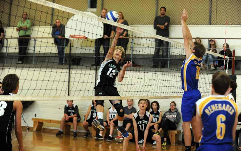 Junior boys’ volleyball team wraps up season with loss in quarterfinals