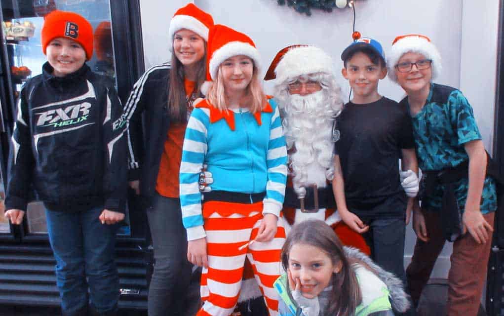 Mini Mart Santa stop in Maryhill