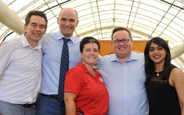 Federal minister visits St. Jacobs Farmers’ Market