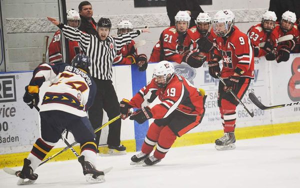 Applejacks skate past New Hamburg in semi-finals