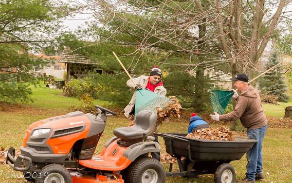 Park clean up day in Maryhill