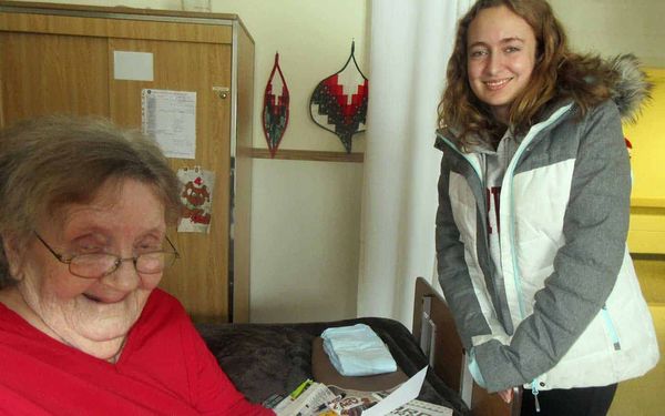 Students visit Twin Oaks residents before Christmas