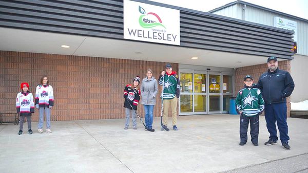 Teaming up for community food drive on Sunday