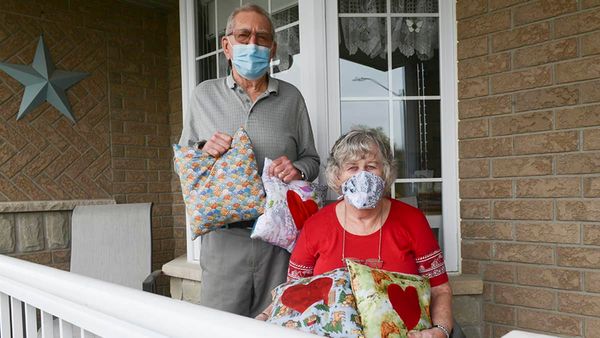 Volunteers provide a bit of comfort for heart-surgery patients