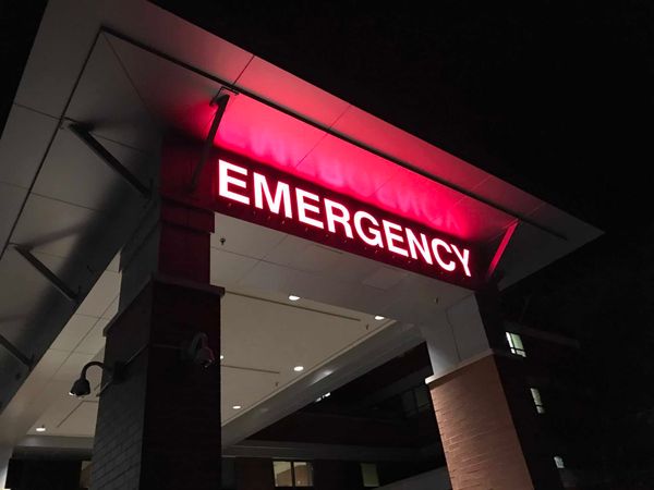 Emergency Room #night #emergency #hospital #red #lights
