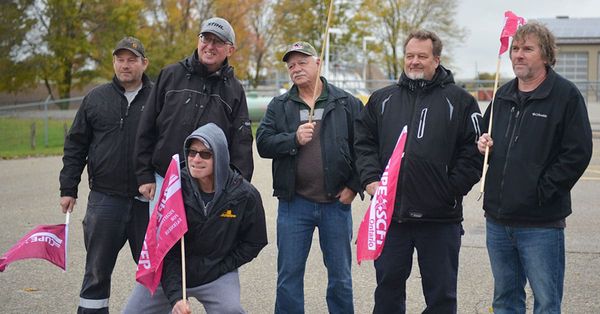 Union stages rally, addresses council