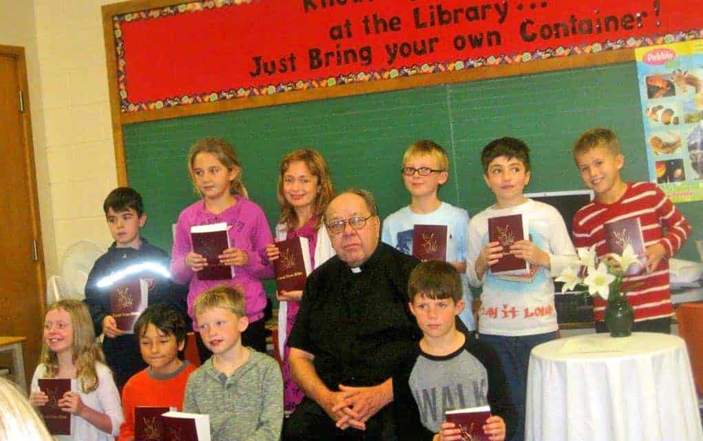                      CWL presents Grade 4 class with Bibles                             
                     