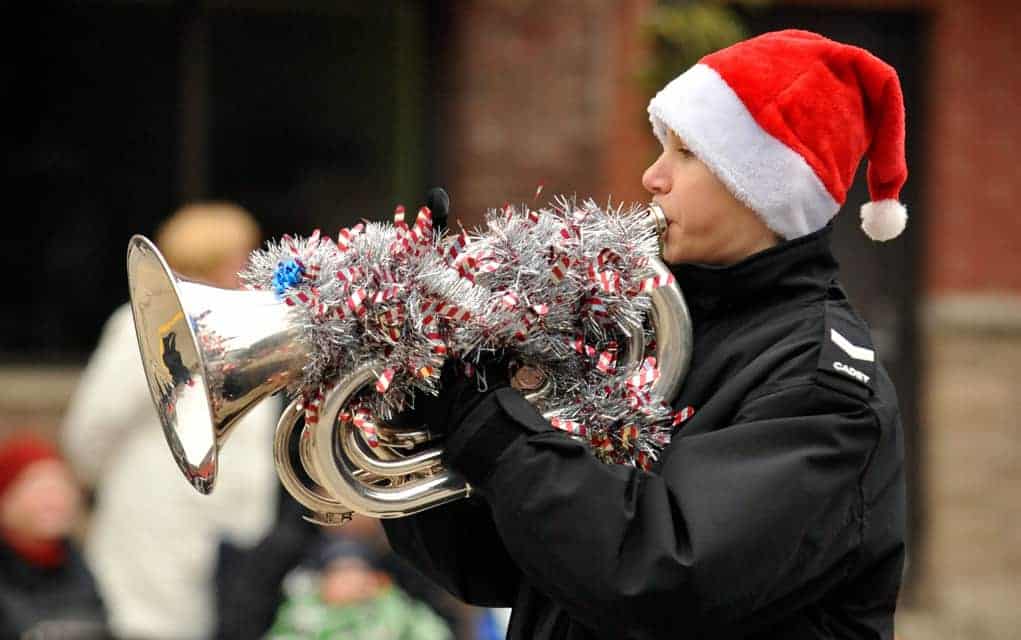 
                     Santa comes to town
                     