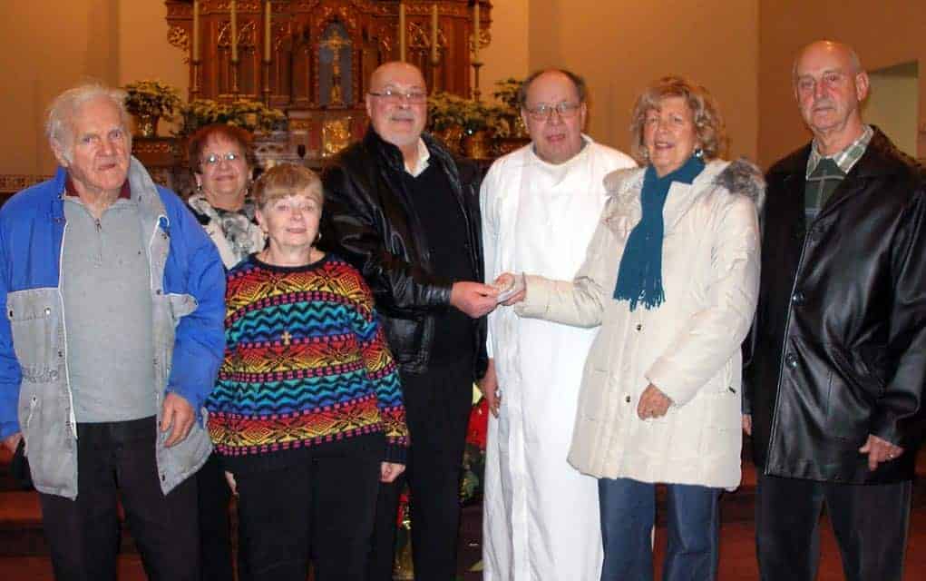 Maryhill Knights donate to church monument fund