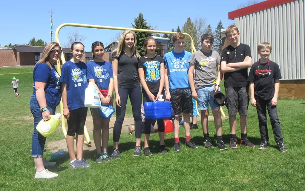                      Linwood, Maryhill students take part in We Walk for Water fundraiser                             
                     