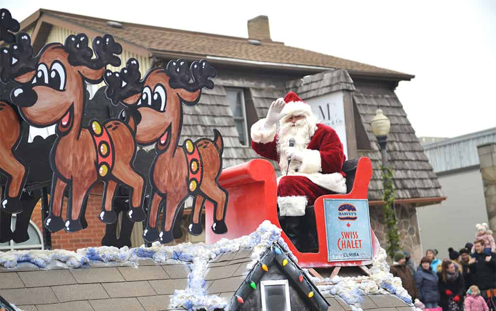                      Elmira crowds welcome santa to town                             
                     