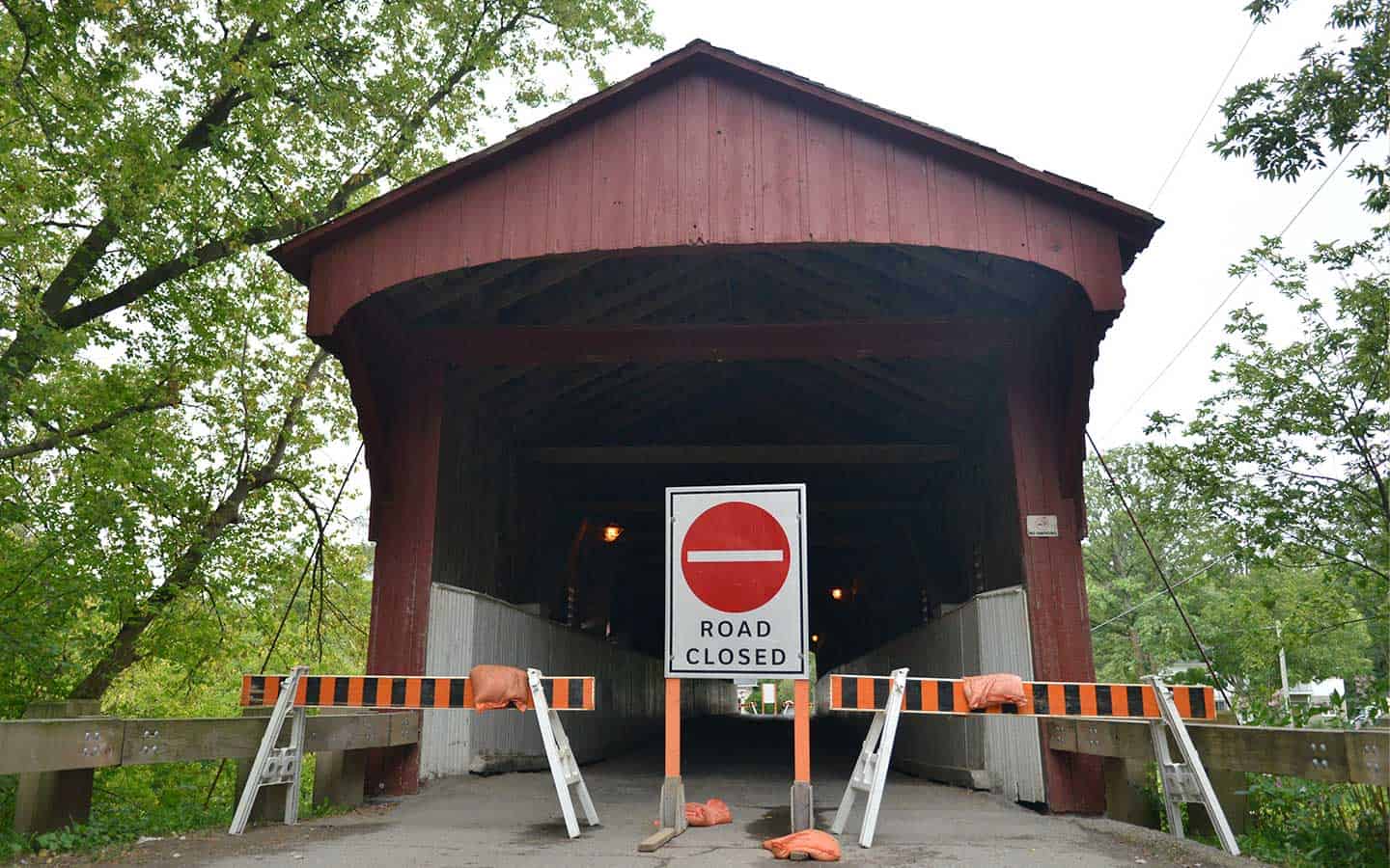 Crack forces sudden closure of bridge