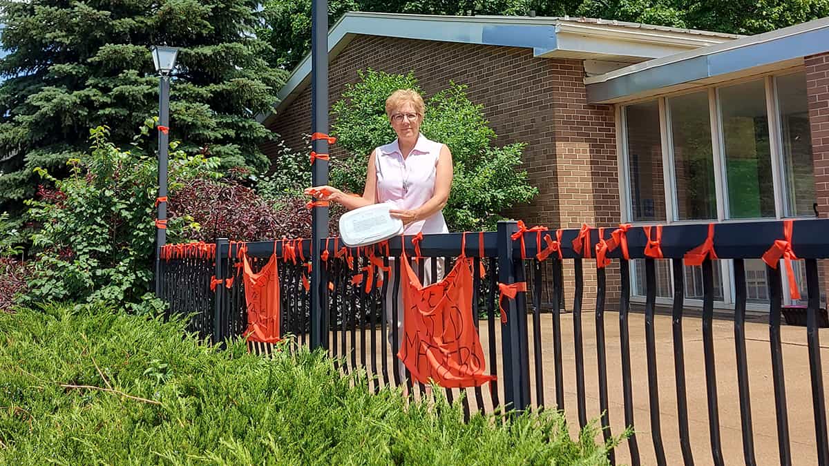 Elmira church takes up orange ribbons