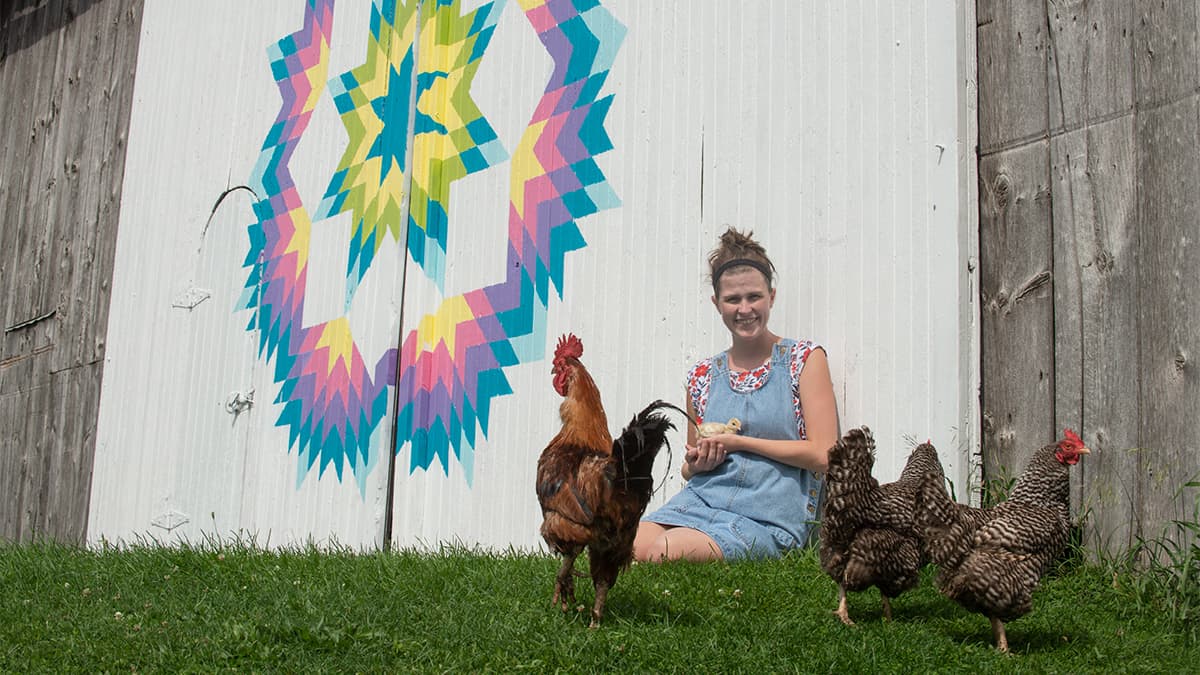 Barn mural draws on area’s quilting heritage