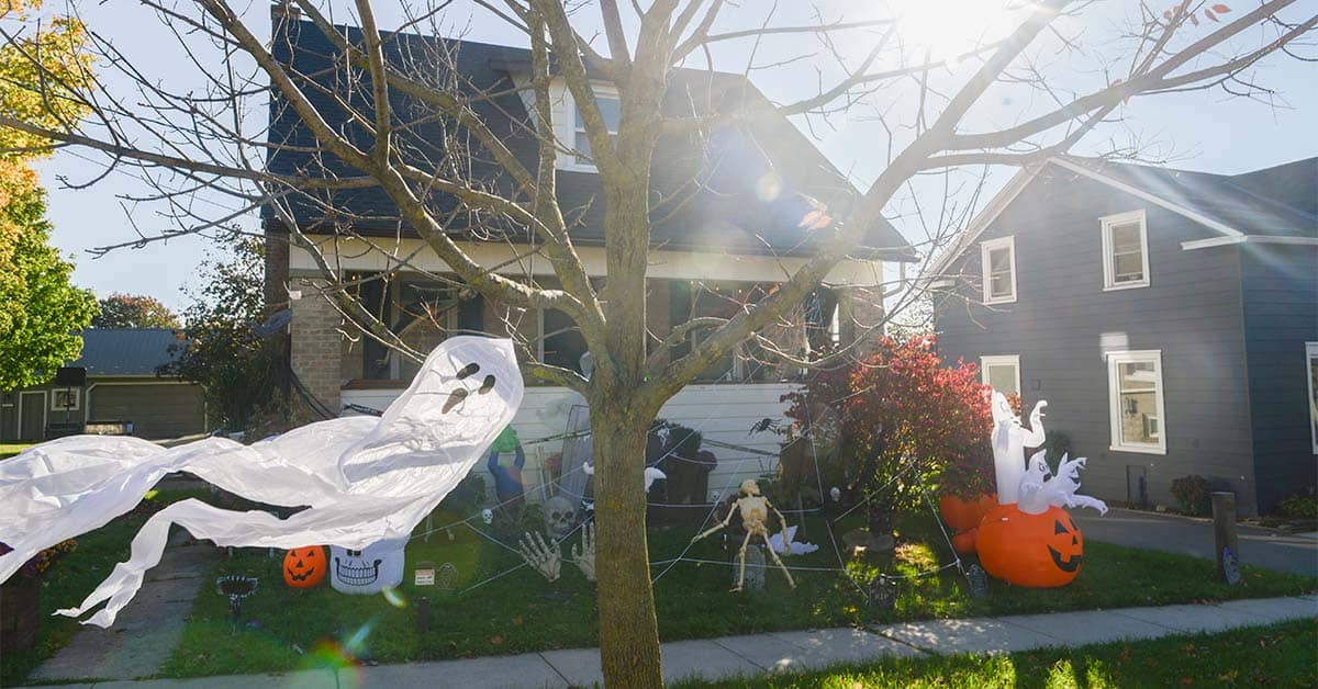                      School board insists it’s not cancelling Halloween                             
                     