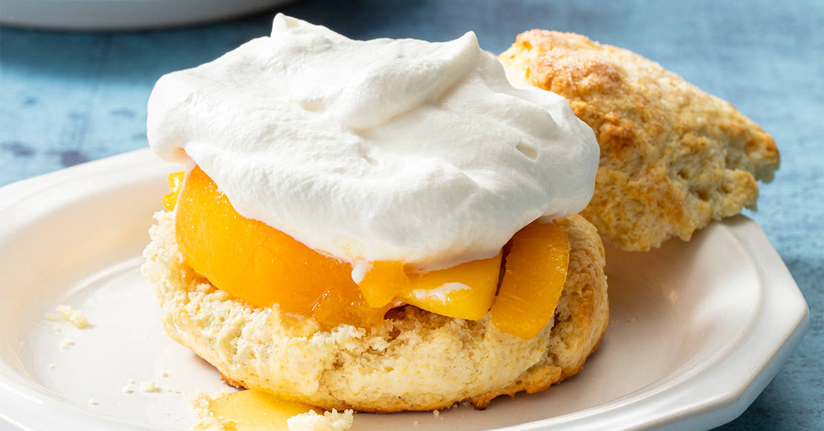 Fluffy biscuits with juicy peaches