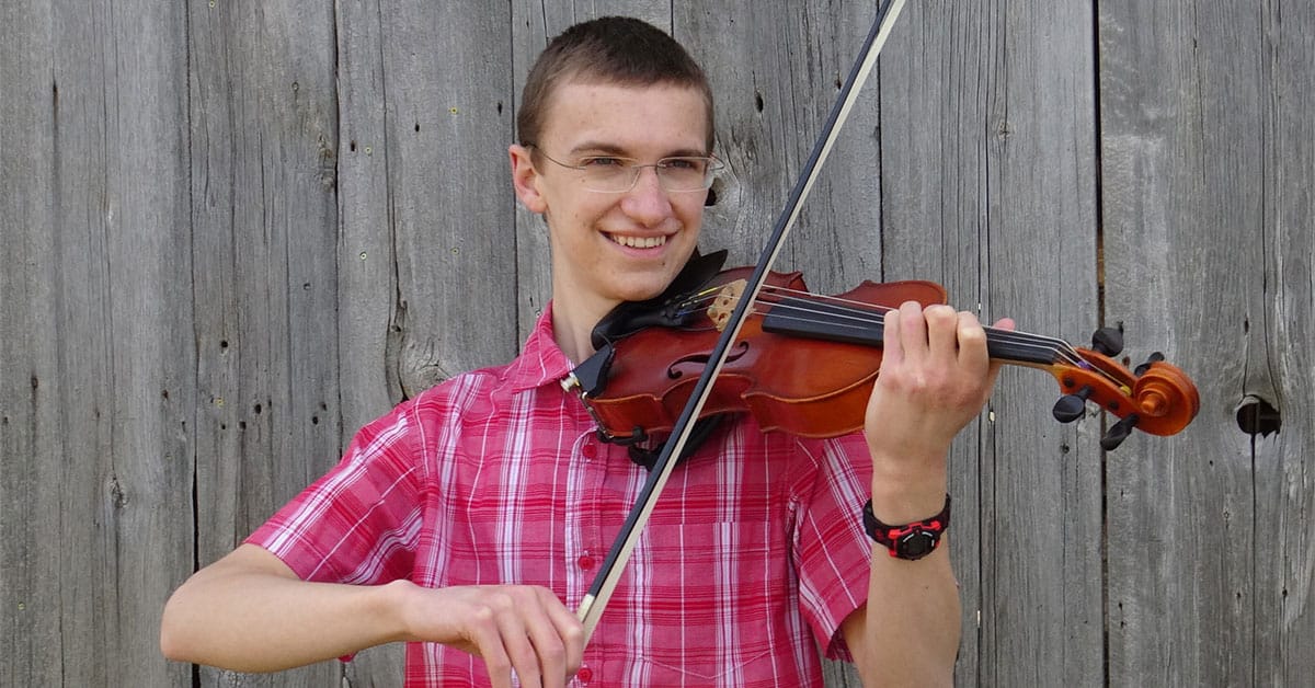 Teenage fiddler opens for local legend